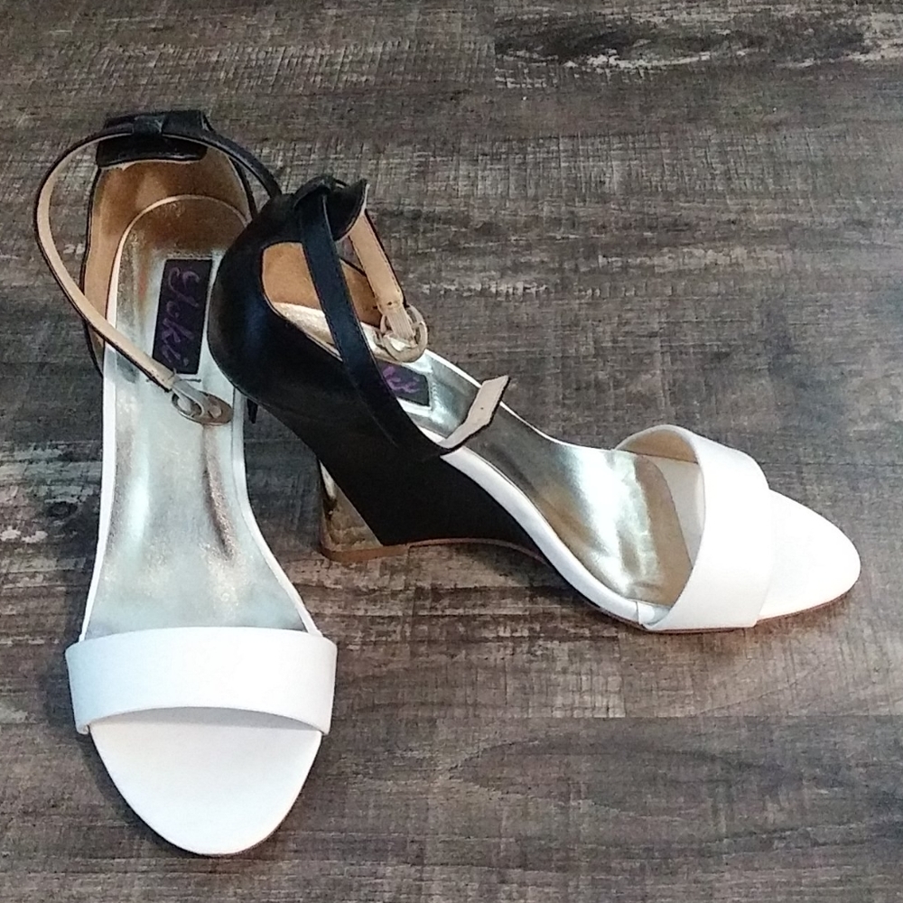 Women's black and white wedge